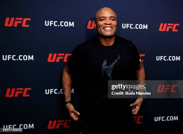 Anderson Silva no Media Day do UFC na Escola de Boxe Cesário Bezerra