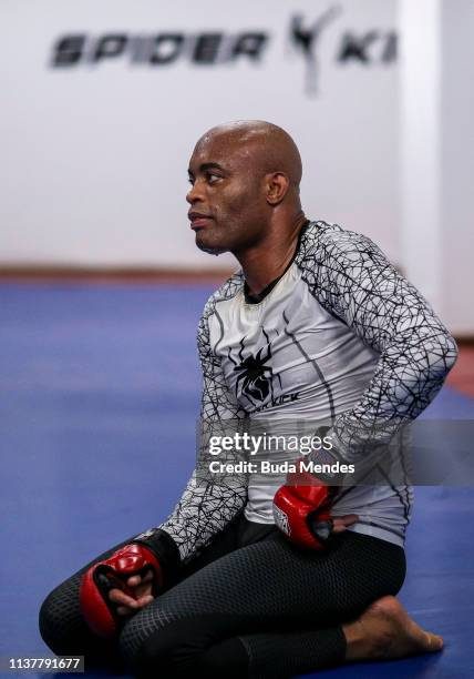 Anderson Silva em treino na Escola de Boxe Cesário Bezerra
